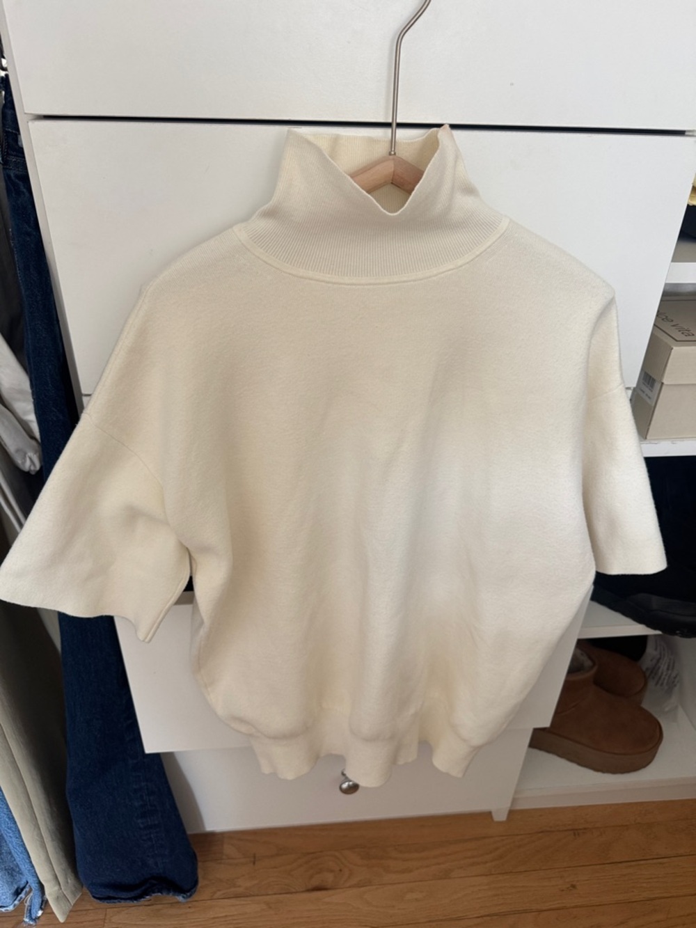 Aritzia Cream Short-Sleeve Turtleneck Sweatshirt